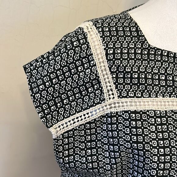 MIXXO black royal blue square neck cut out blouse Size M EUC - Picture 3 of 7